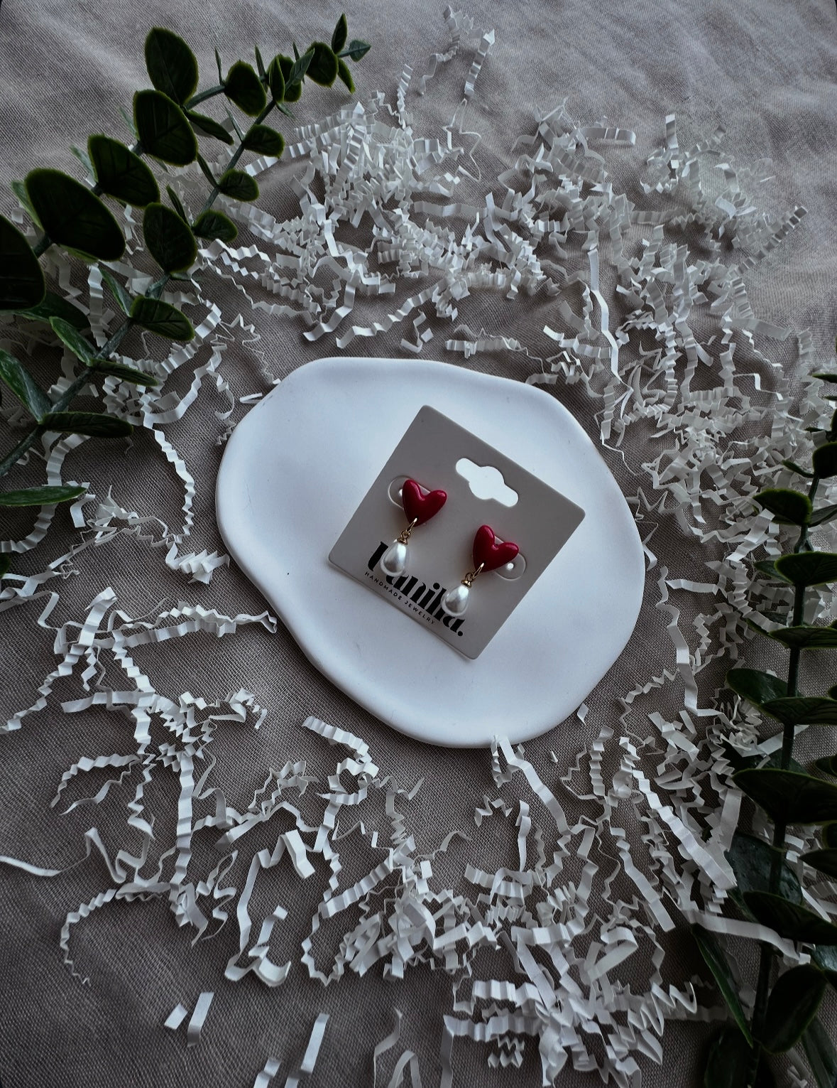 Boucles d’oreilles clous en cœur perlé ✦