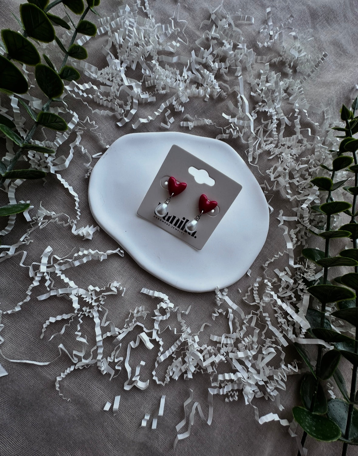 Boucles d’oreilles clous en cœur perlé ✦