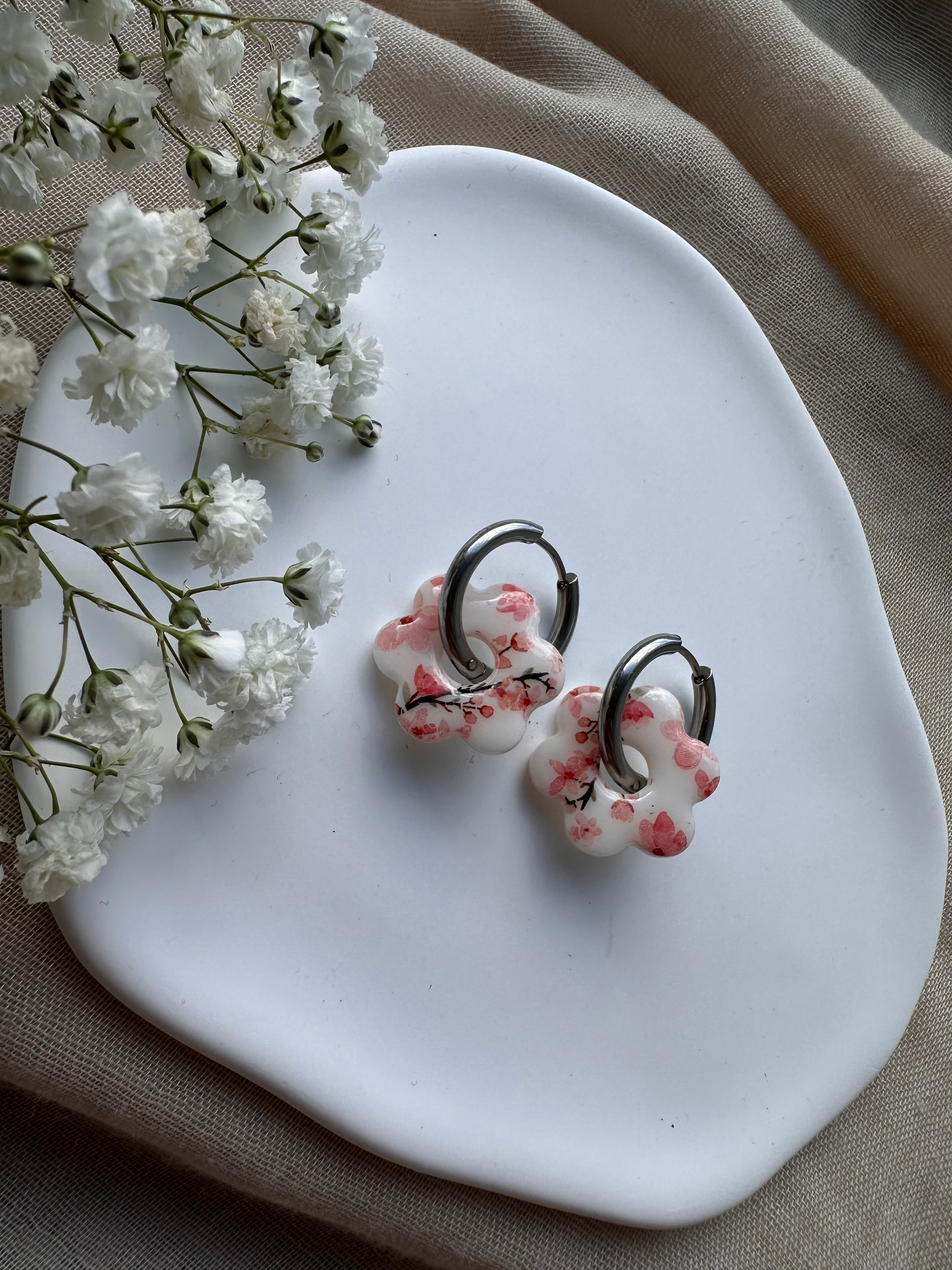 Pampilles blanches motif fleur du Japon ❀