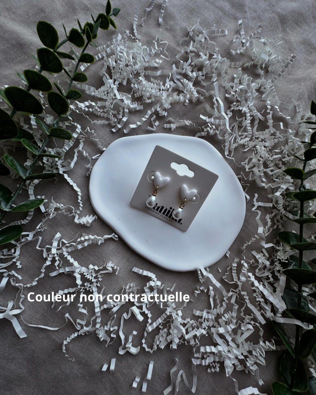 Boucles d’oreilles clous en cœur perlé ✦