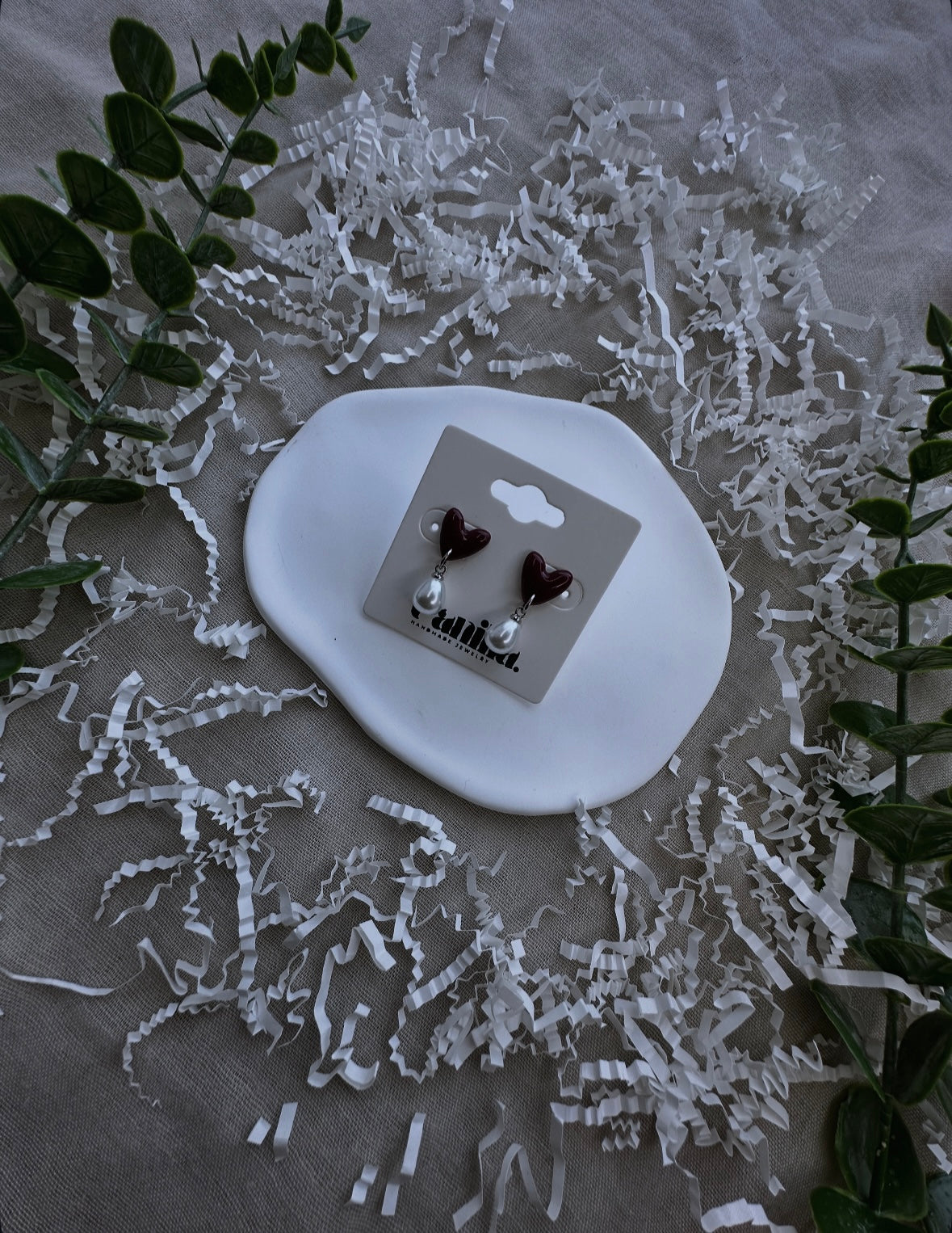 Boucles d’oreilles clous en cœur perlé ✦