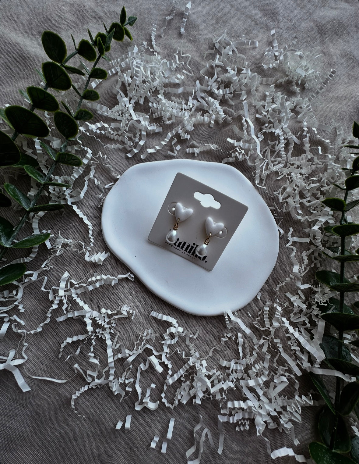 Boucles d’oreilles clous en cœur perlé ✦