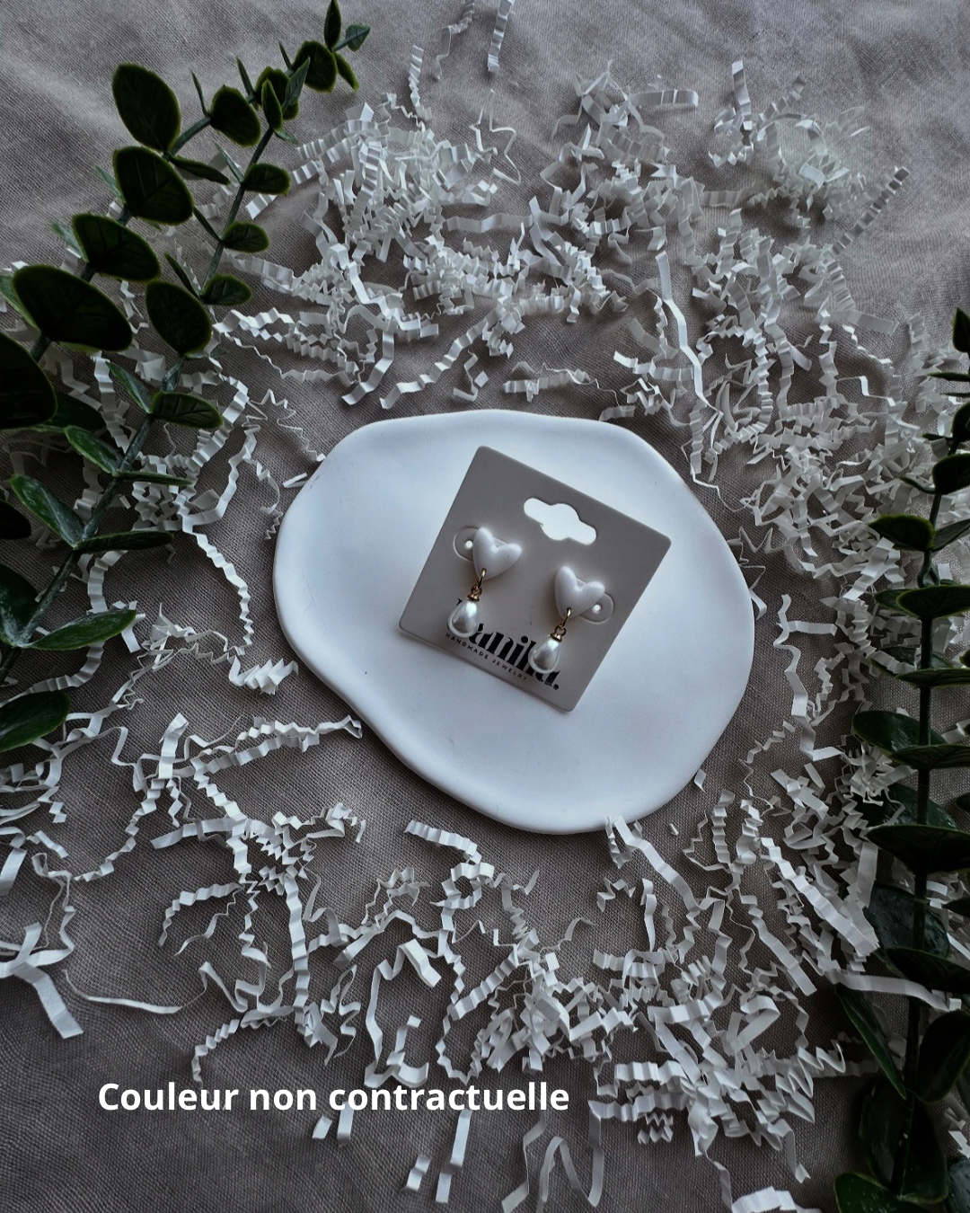 Boucles d’oreilles clous en cœur perlé ✦